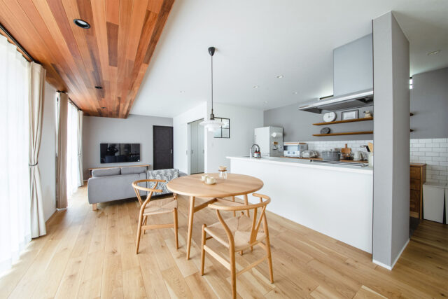 「あかり」を楽しむ北欧の家