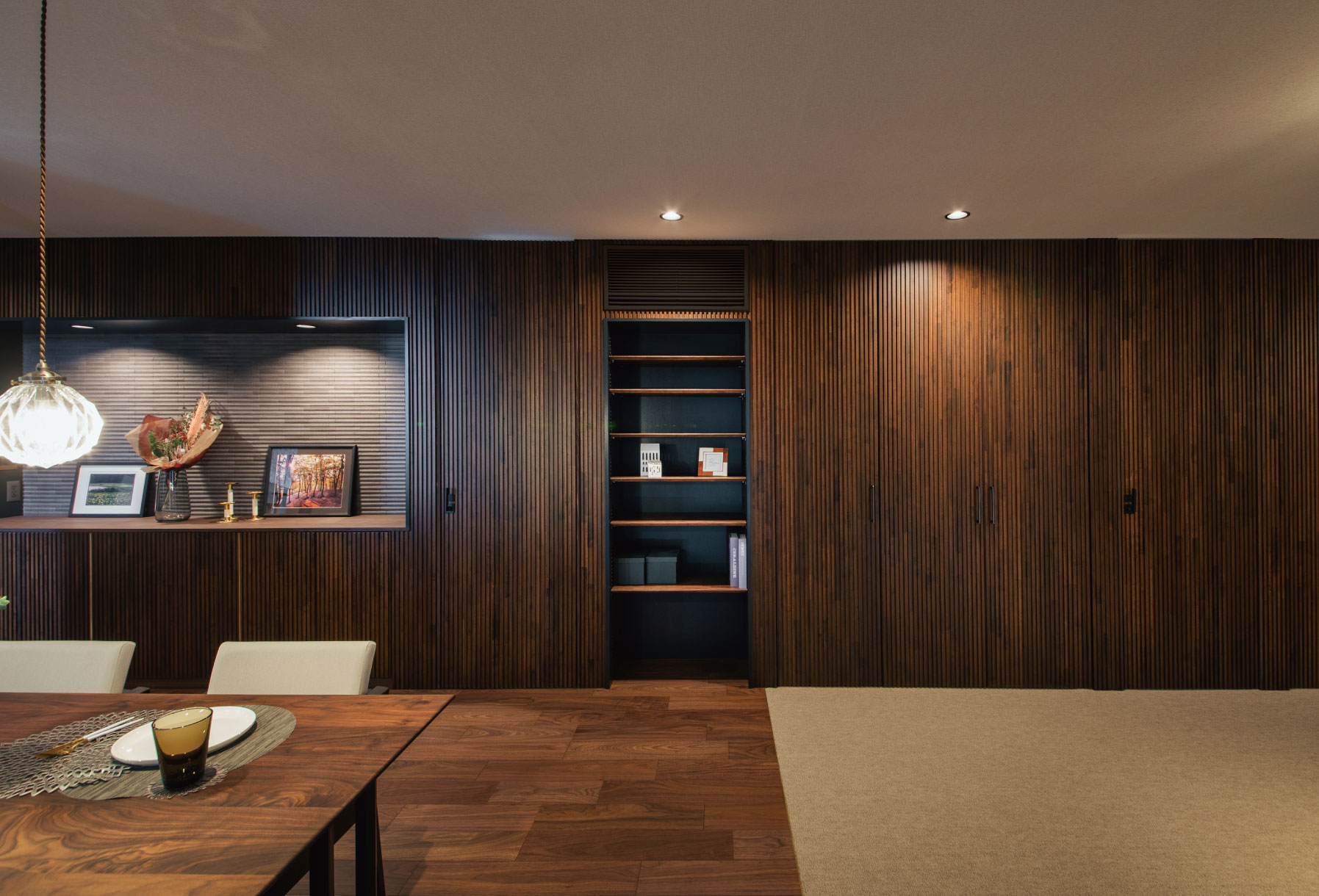 美しのフルハイトドアの家