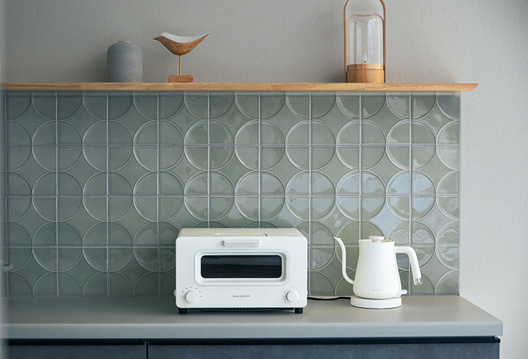 素材の違いで空間にリズムを生む